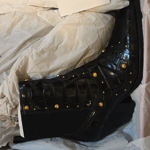 Vince Camuto Norley Ankle Western Bootie Black Crocodile 8M